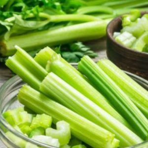 Cần tây - loại rau xanh chứa nhiều chất chống oxi hoá tốt cho cơ thể, giảm mụn mờ thâm