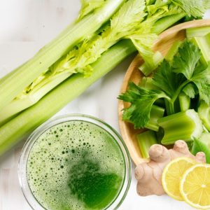 Nước ép cần tây+cải kale+chanh+gừng giúp bổ sung lượng chất xơ cần thiết cho cơ thể. Đây là hỗn hợp nước ép cuối trong liệu trình 7 ngày